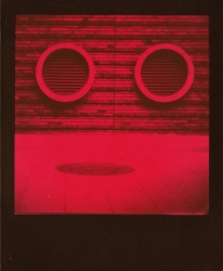 4606-impossible-duochrome-red-black02
