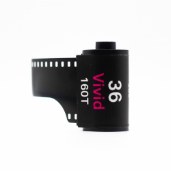 QWD Fujifilm Vivid 160T 35mm x 36 exp. - EDGE FOG / EXPIRED